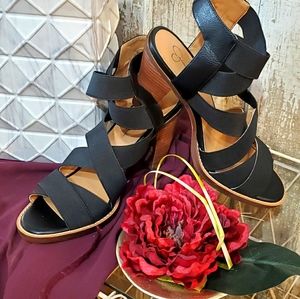 Jessica Simpson Jestelle Black Stacked Heels